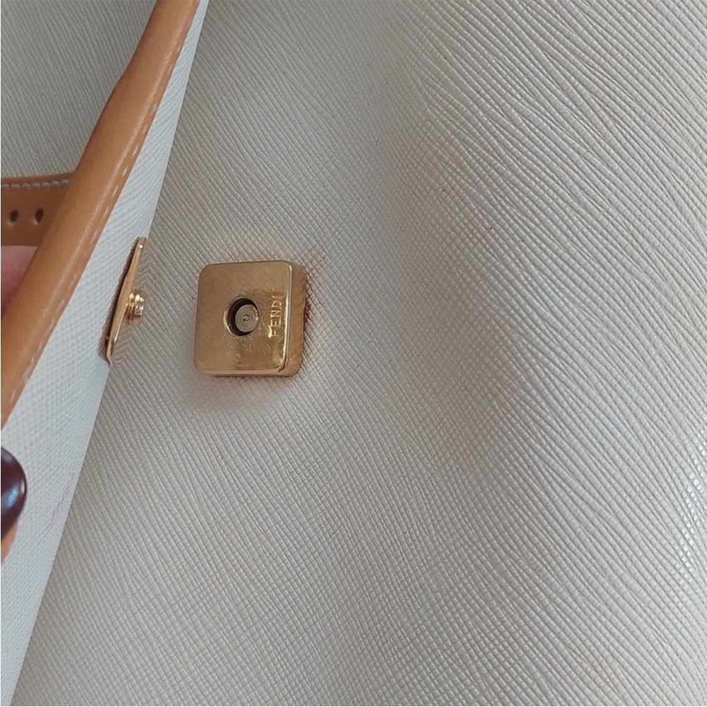 Fendi Elegant White and Tan Clutch Bag - Picture 14 of 16